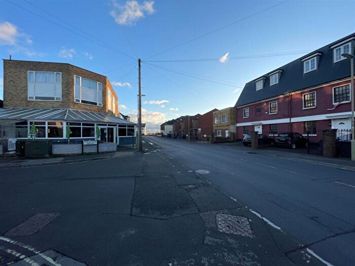 1 Bedroom Flat For Sale In Creek Road, Hayling Island, PO11