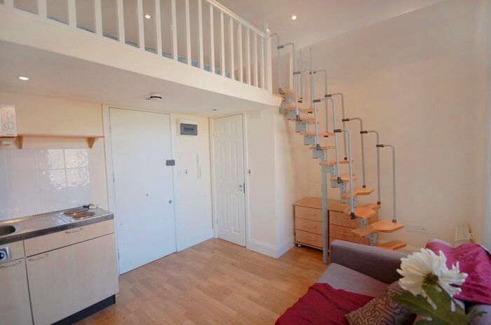 Studio To Rent In Gunterstone Road, West Kensington, W14