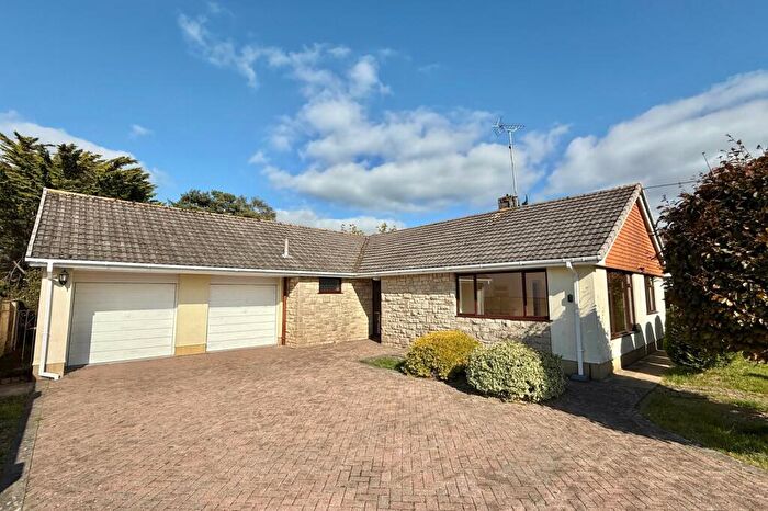 3 Bedroom Bungalow For Sale In Oaks Drive, St. Leonards, BH24