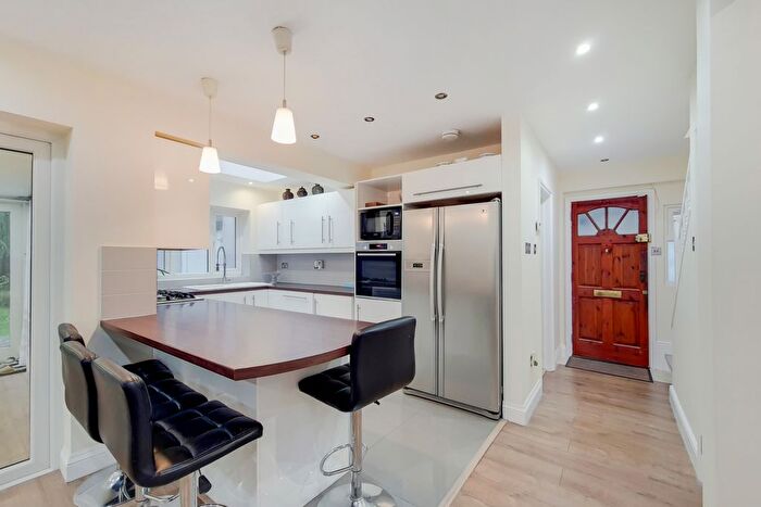 4 Bedroom Semi-Detached House To Rent In Highfield Road, Acton, W3