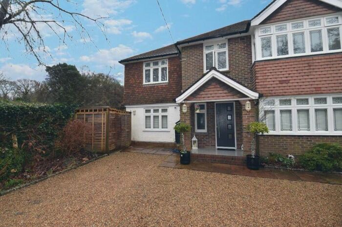 2 Bedroom Apartment To Rent In Effingham Road, RH10