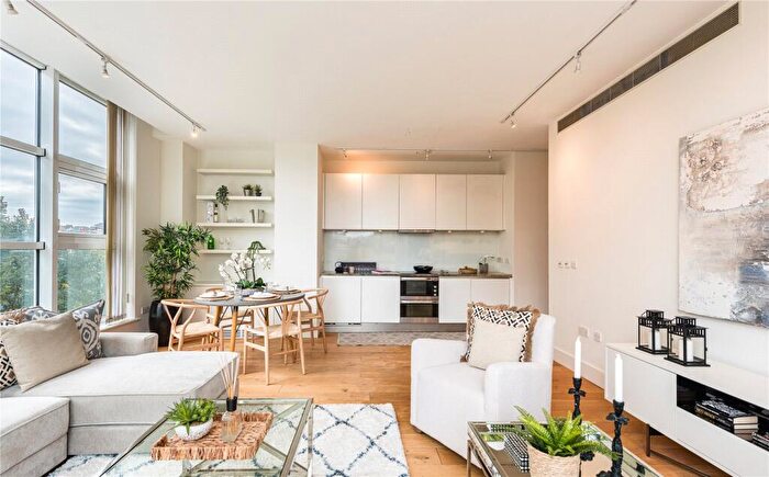 2 Bedroom Apartment For Sale In Waterfront House, London, SW11