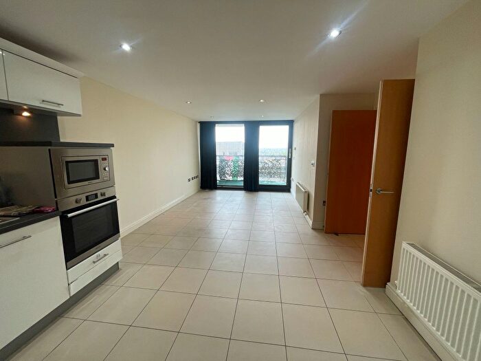 2 Bedroom Flat To Rent In Kingsway, London, N12