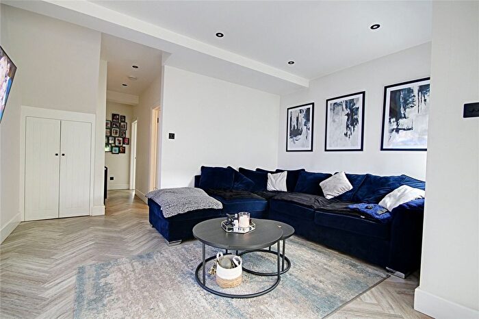 4 Bedroom Semi Detached House To Rent In Beaconsfield Road, Enfield, EN3