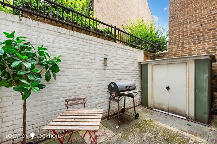 1 Bedroom Flat For Sale In Shacklewell Lane, London, E8
