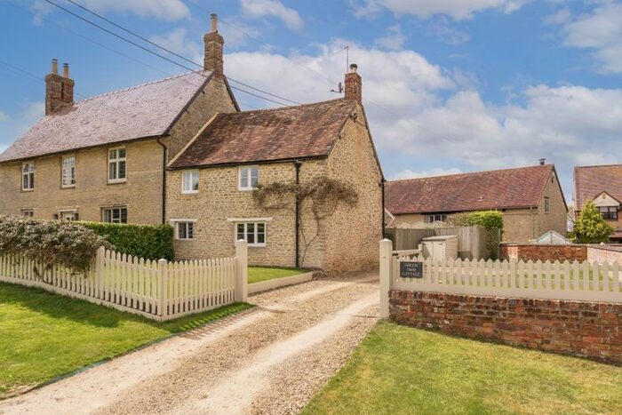 2 Bedroom Property For Sale In The Green, Fringford, Oxfordshire, OX27