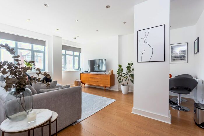 1 Bedroom Flat To Rent In High Road, Woodford Green, IG8