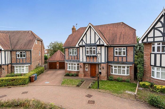 5 Bedroom Detached House For Sale In Augustus Close, Stanmore, HA7
