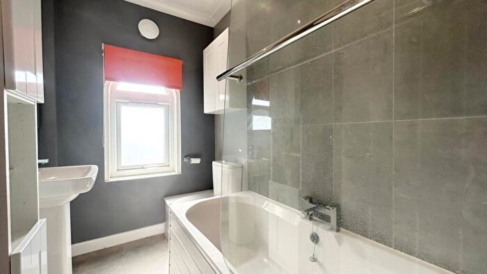 2 Bedroom Apartment To Rent In Norcot Road, Tilehurst, Reading, Berkshire, RG30