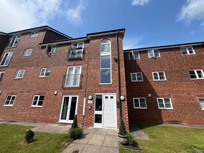 2 Bedroom Flat For Sale In Lawnhurst Avenue, Wythenshawe, Manchester, M23