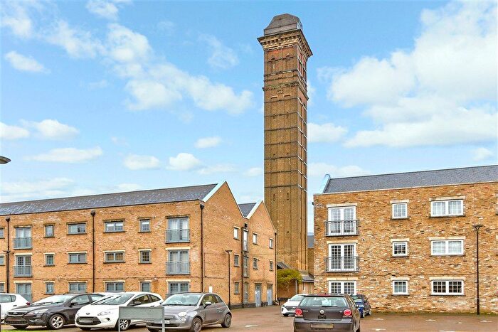 2 Bedroom Flat For Sale In Esparto Way, Dartford, Kent, DA4