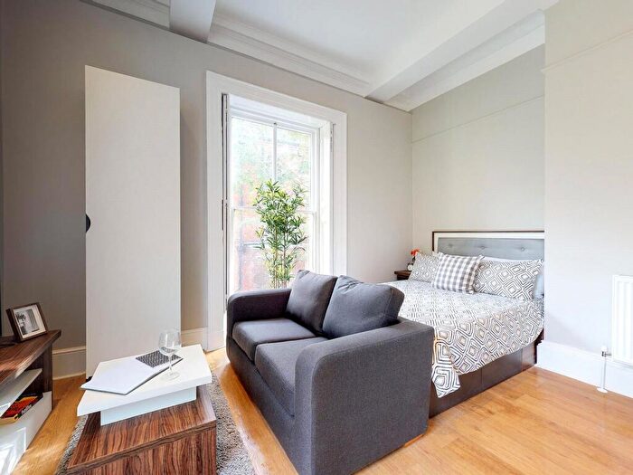 Apartment To Rent In Apt, Springfield Mount #, LS2