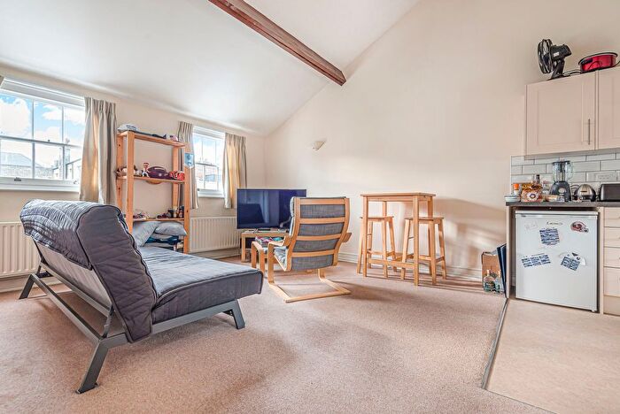 1 Bedroom Flat To Rent In Kennington Lane, London, SE11