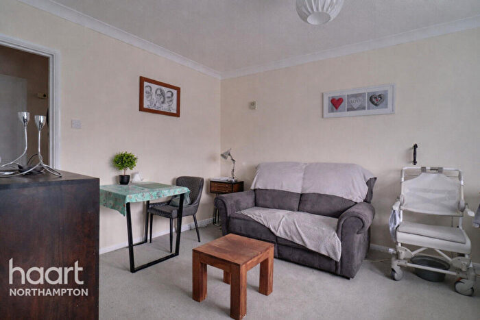 2 Bedroom Apartment To Rent In Petherton Court, Kettering, NN16