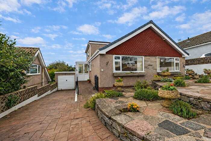 3 Bedroom Bungalow To Rent In Dolphin Court Road, Paignton, TQ3