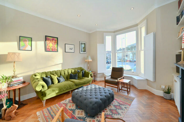 3 Bedroom Apartment To Rent In Lauriston Road, London, E9