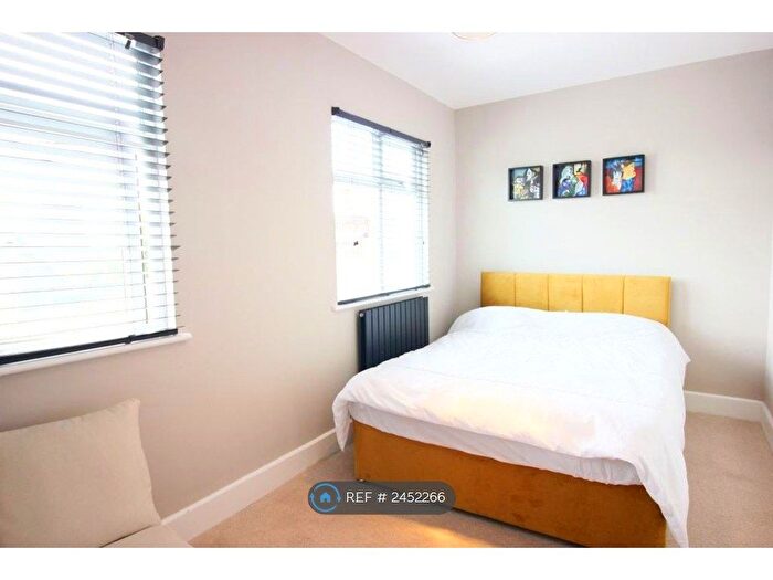 1 Bedroom Flat To Rent In Darwin Road, London, W5