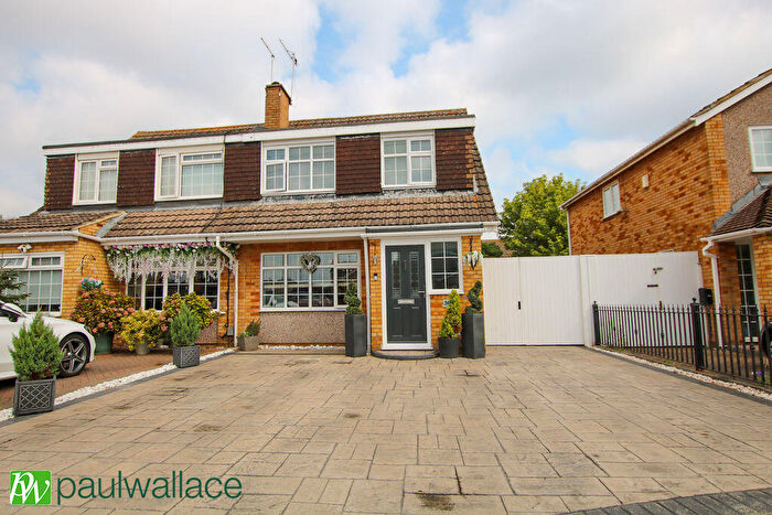 3 Bedroom Semi-Detached House For Sale In Perrysfield Road, Cheshunt, EN8
