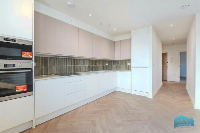 2 Bedroom Apartment To Rent In Ballards Lane, London, N3