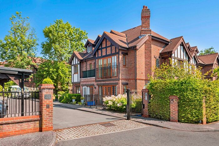2 Bedroom Flat For Sale In Cherry Tree Way, Stanmore, HA7