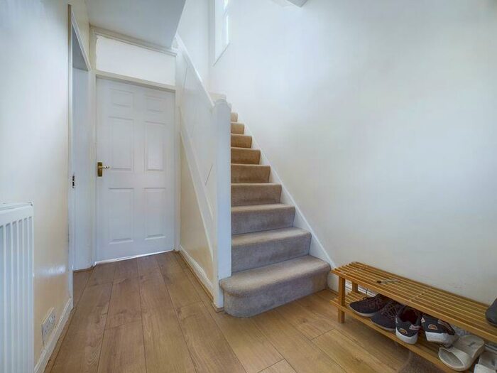 3 Bedroom Semi-Detached House For Sale In Glyn Farm Road, Quinton, B32