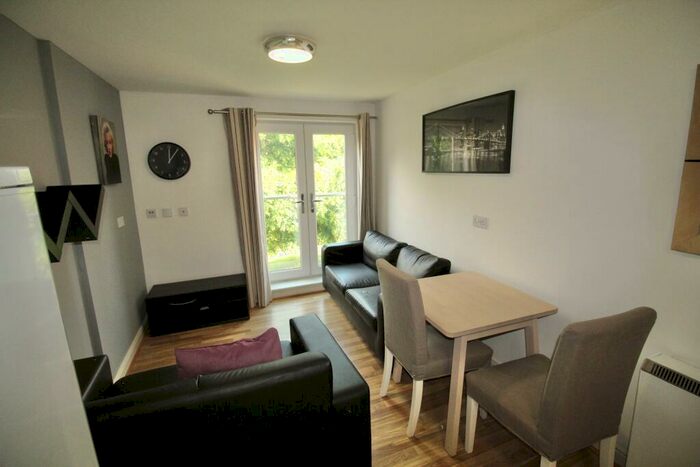 2 Bedroom Flat To Rent In Kensington Terrace, Hyde Park, Leeds, LS6