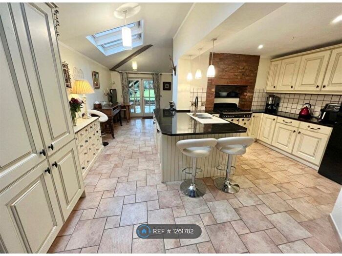 4 Bedroom Semi-Detached House To Rent In Lyncroft, Alderley Edge, SK9