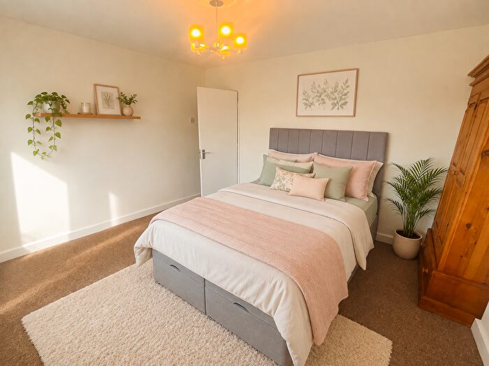 4 Bedroom Terraced House To Rent In Maple Grove, London, W5