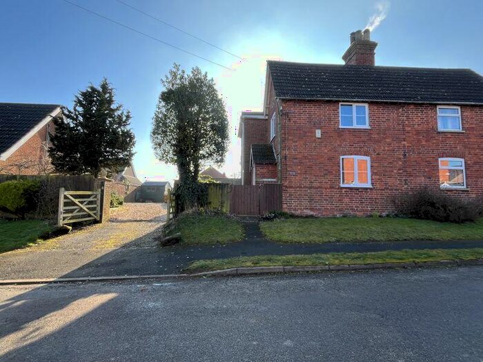 3 Bedroom Semi-Detached House For Sale In Pinnings Cottage, Hagworthingham Road, Lusby, PE23