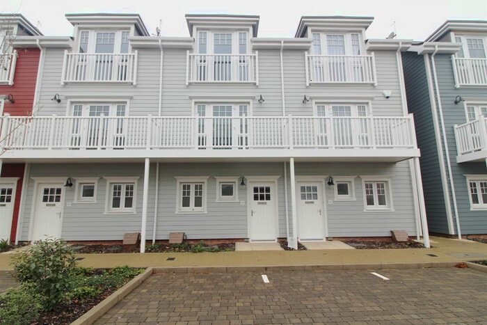 3 Bedroom Town House To Rent In Maine Street, Reading, RG2