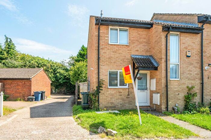 2 Bedroom Semi-Detached House To Rent In High Wycombe, Buckinghamshire, HP11