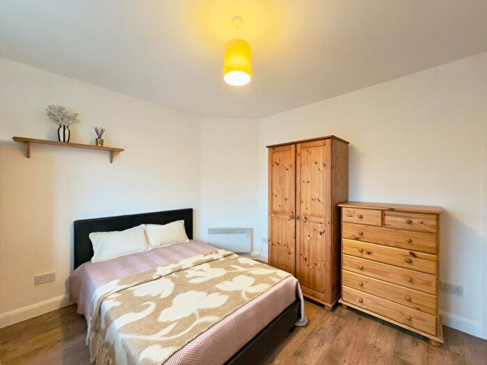 Studio To Rent In Station Parade, Whitchurch Lane, Edgware, Middlesex, HA8