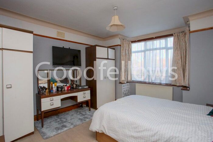 4 Bedroom Bungalow To Rent In Seddon Road, Morden SM4