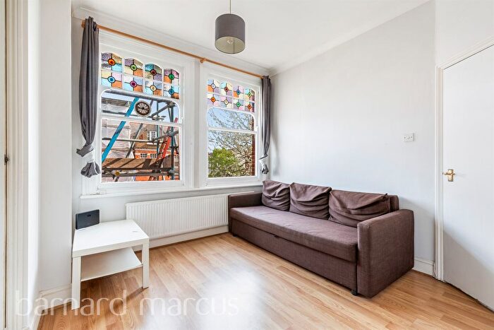 1 Bedroom Flat For Sale In Ritherdon Road, London, SW17