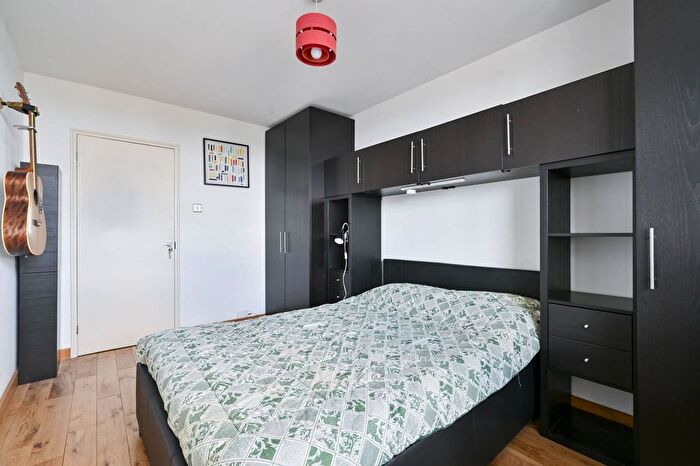 1 Bedroom Flat For Sale In Hall Street, Islington, London, EC1V
