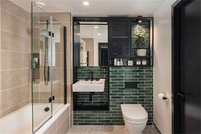 2 Bedroom Apartment To Rent In Barnacle House, Hemlock Street, E14