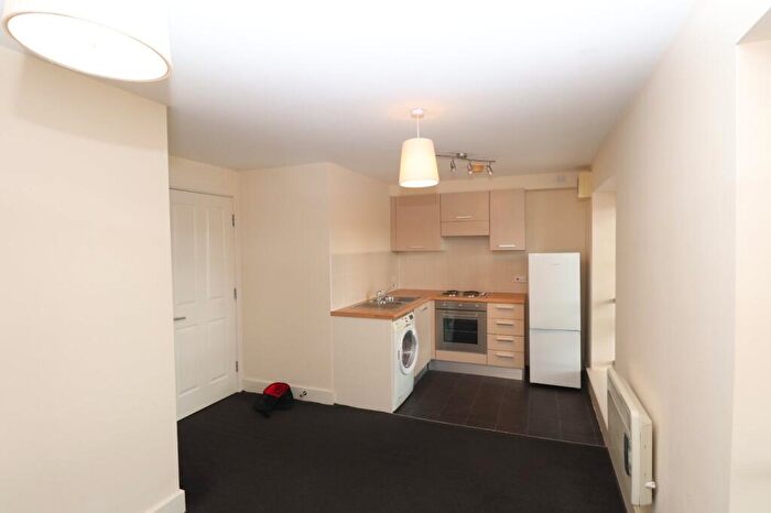 1 Bedroom Flat To Rent In Winker Green Lodge, Eyres Mill Side, Leeds, West Yorkshire, LS12