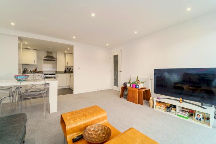 2 Bedroom Flat For Sale In Thames Street, Staines-Upon-Thames, TW18