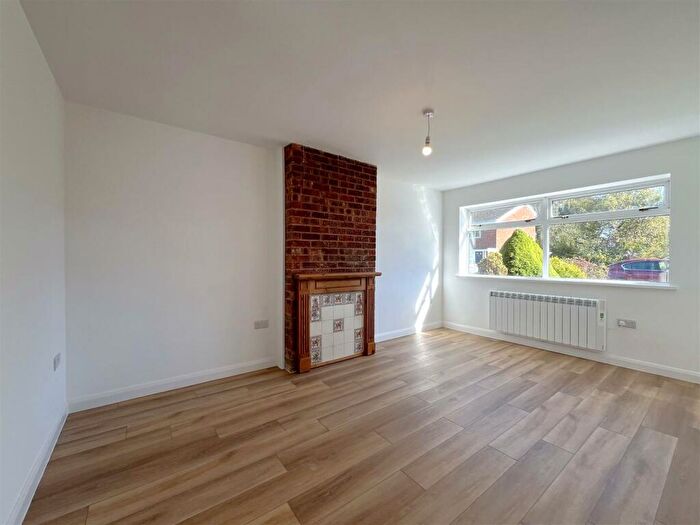 2 Bedroom Semi-Detached Bungalow For Sale In Grassington Avenue, Warwick, CV34