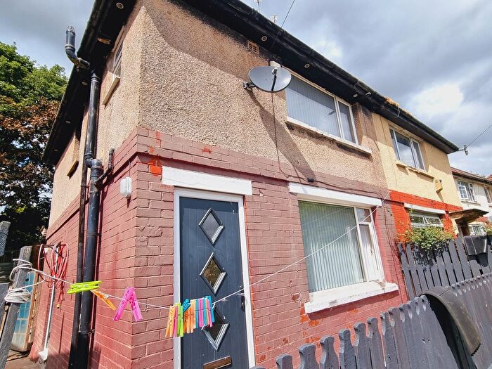 3 Bedroom Semi-Detached House To Rent In Walden Drive, Bradford, BD9