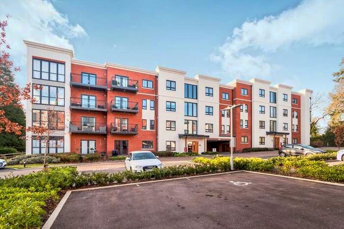 2 Bedroom Flat To Rent In Kings Quarter, Binfield, RG42