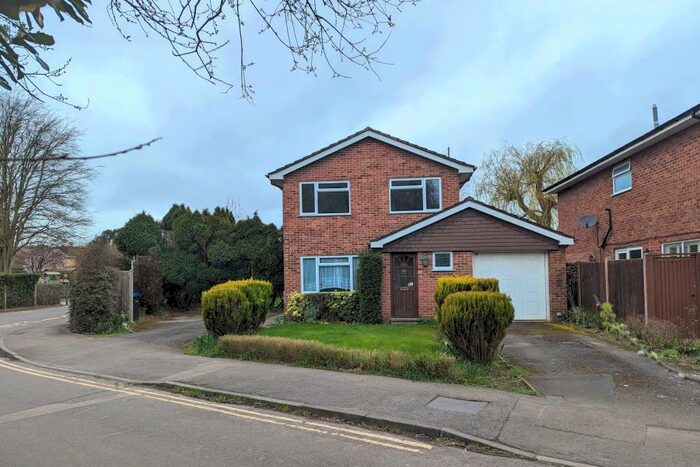 4 Bedroom Detached House To Rent In Ottershaw, Surrey, KT16