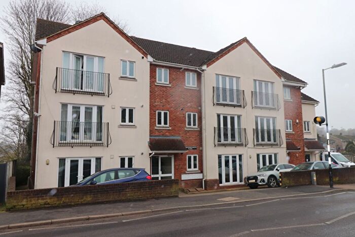 2 Bedroom Flat To Rent In Meadow Rise, Billericay, CM11