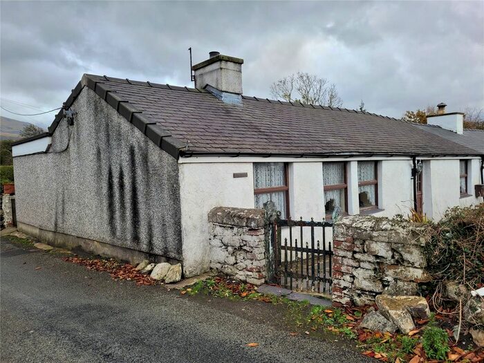 2 Bedroom Semi-Detached House For Sale In Penisarwaun, Caernarfon, Gwynedd, LL55