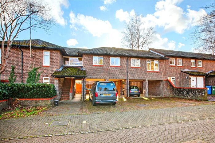 2 Bedroom Maisonette For Sale In Denmead Court, Bracknell, Berkshire, RG12
