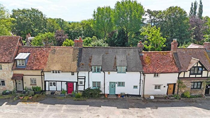 2 Bedroom House For Sale In Long Crendon, Buckinghamshire, HP18