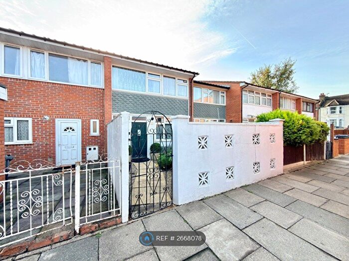 4 Bedroom End Of Terrace House To Rent In Swindon Close, Ilford, IG3