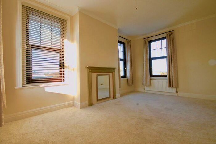 4 Bedroom Flat To Rent In The Grove, Dorchester, DT1
