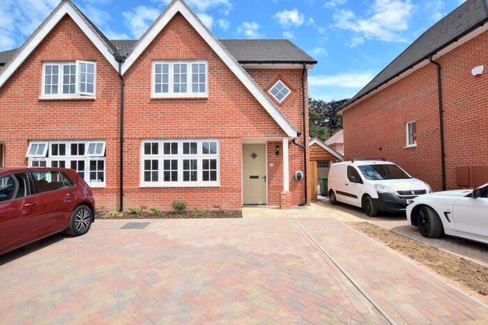 3 Bedroom Semi-Detached House To Rent In New Hey Road, Maidstone, ME17