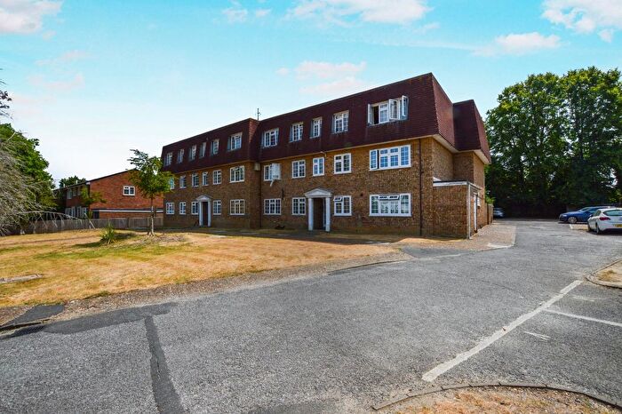 1 Bedroom Flat To Rent In Mount Hermon Road, Woking, Surrey, GU22